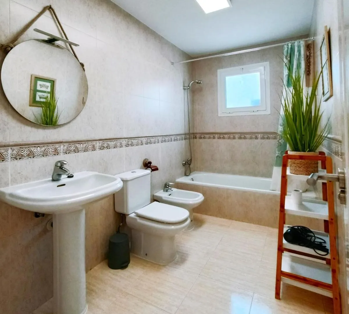 아파트 El Jazmin Suites, 3 Hab, Gran Terraza Con Vistas A La Montana Y A 15 Min De La Playa 아구아둘세